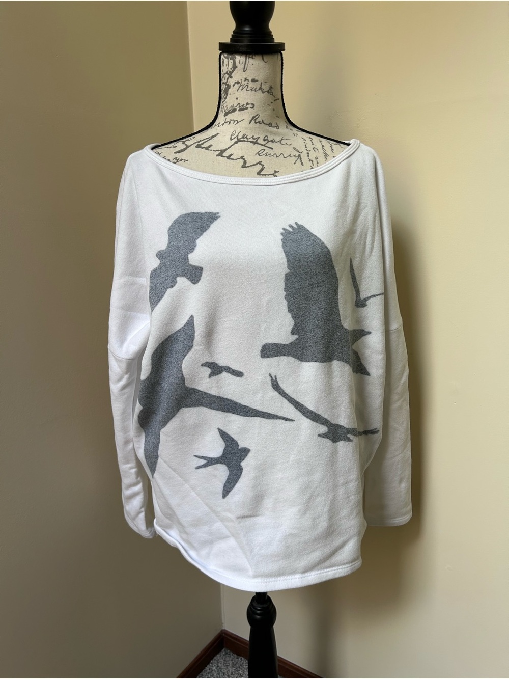 Go Couture White Flocking Birds Tunic Sweater XL Made in USA